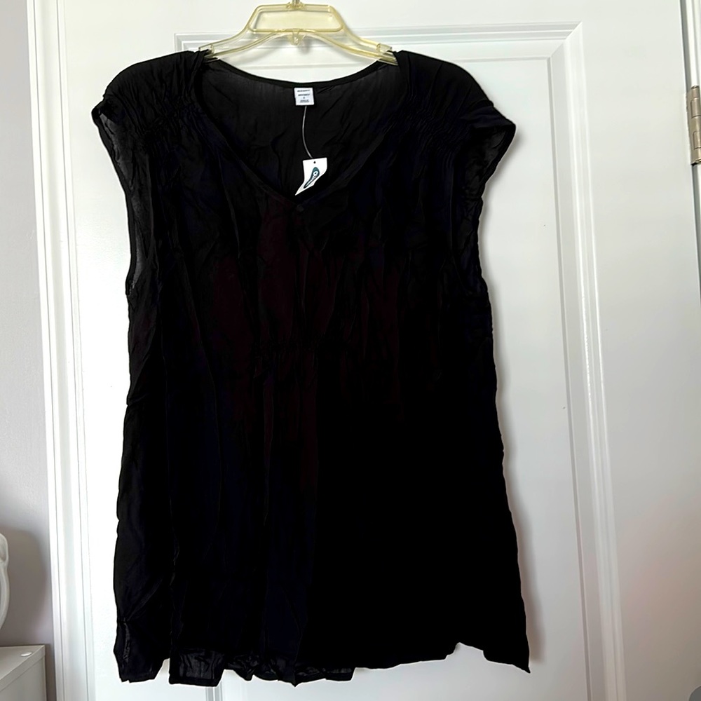 NWT Old Navy Maternity v-neck Blouse